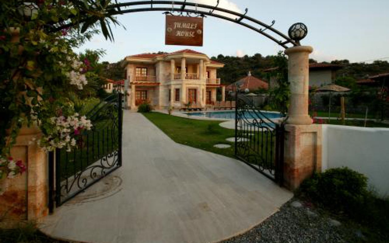 Jumali House